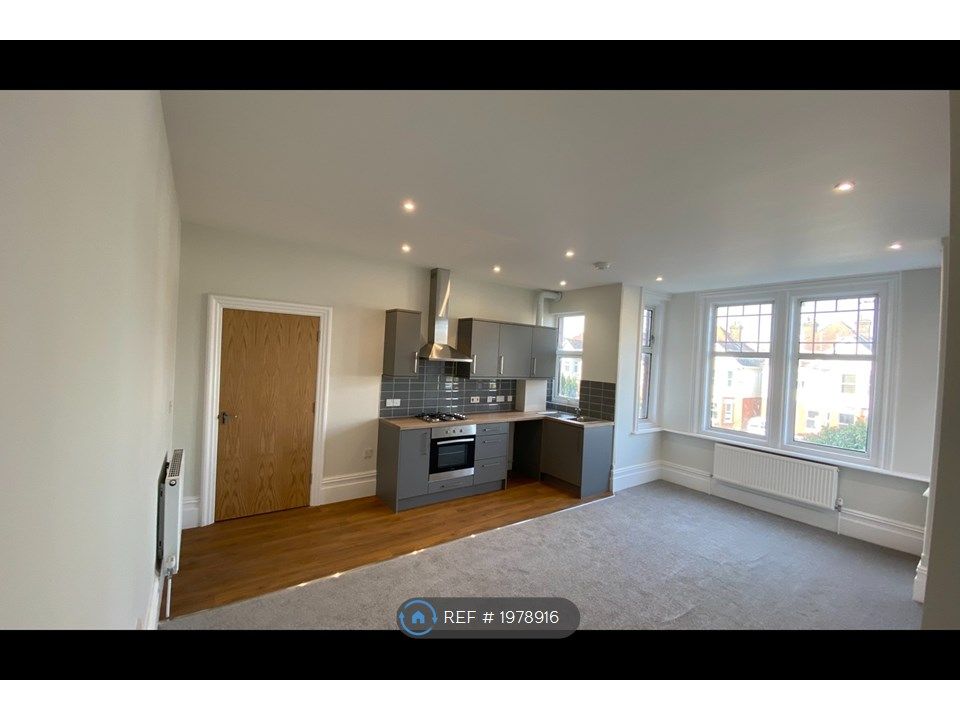 1 bed flat to rent in Parkstone Road, Poole BH15, £775 pcm Zoopla