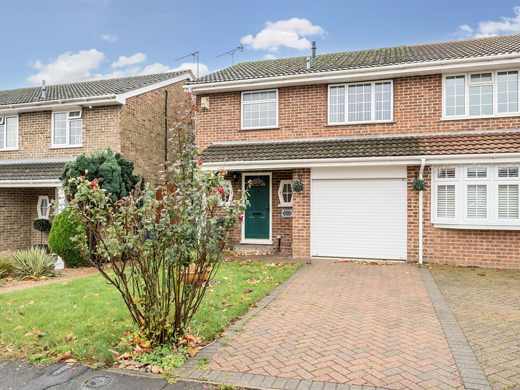 3 bed end terrace house for sale in Beverley Gardens, Maidenhead SL6, £495,000 Zoopla