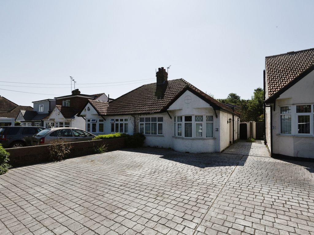 2 bed bungalow for sale in Lower Road, Hextable, Swanley, Kent BR8, £