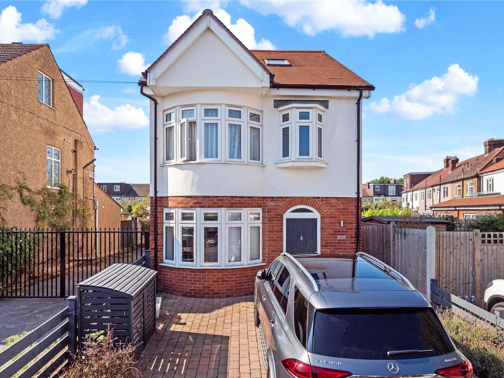 4 bed detached house to rent in Monkleigh Road, Morden, Wimbledon SM4