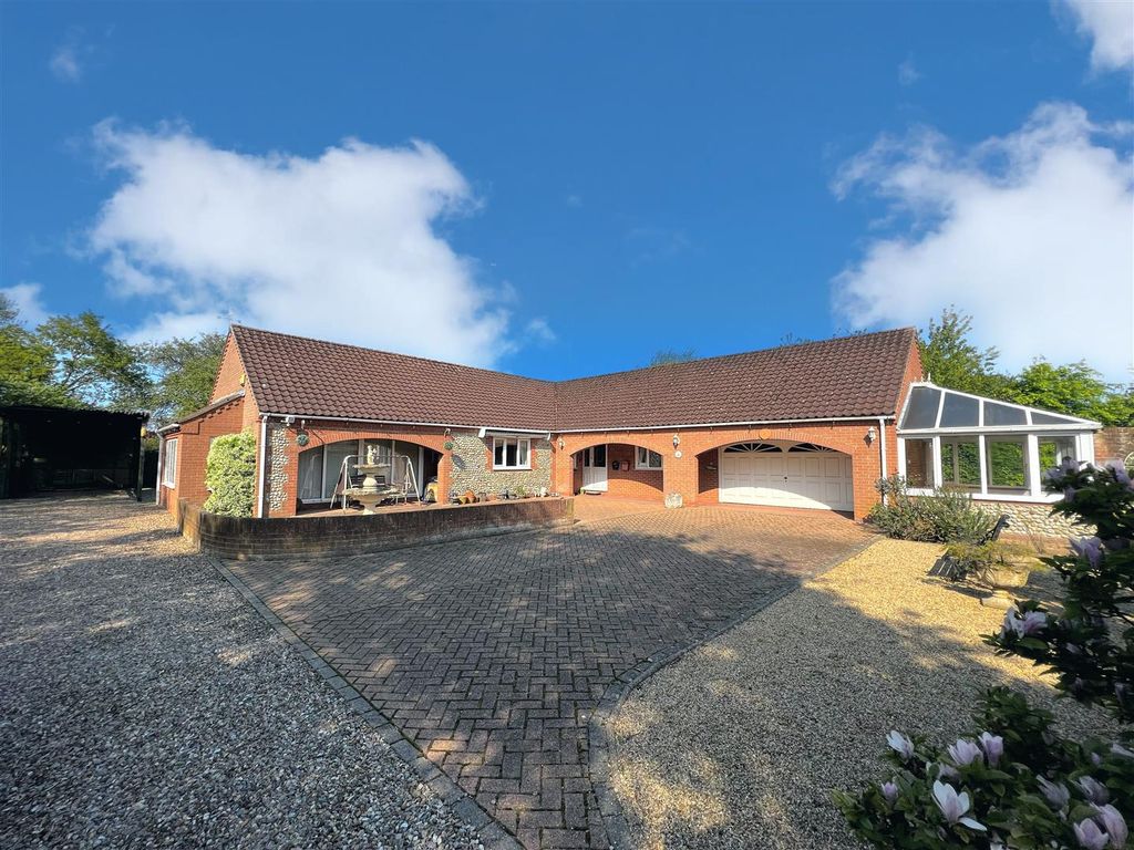4 bed detached bungalow for sale in Blooms Turn, Trunch, North Walsham