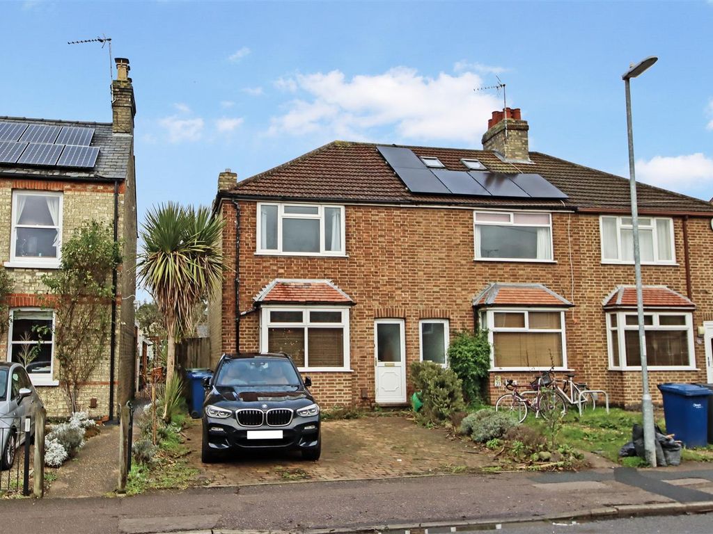 3 bed end terrace house for sale in Fen Road, Cambridge CB4, £480,000