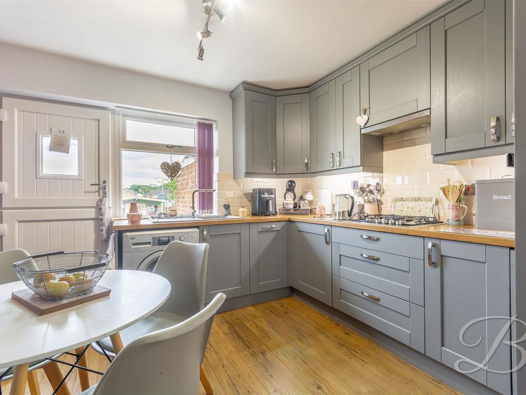 3 bed semidetached bungalow for sale in Gordondale Road, Mansfield