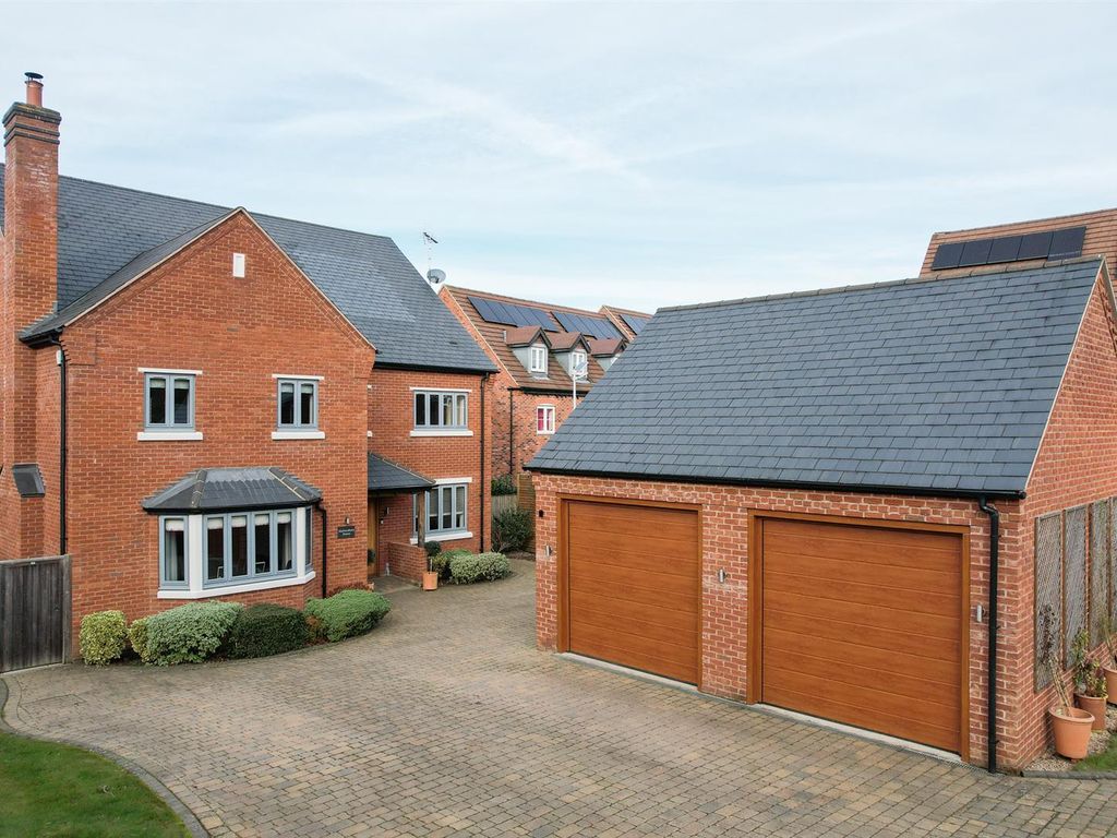 5 bed detached house for sale in The Avenue, StratfordUpon