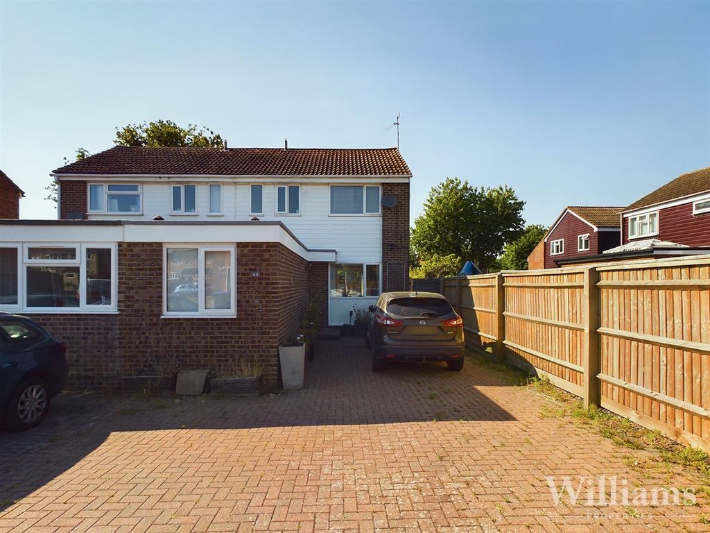 3 bed semidetached house for sale in Galsworthy Place, Aylesbury HP19