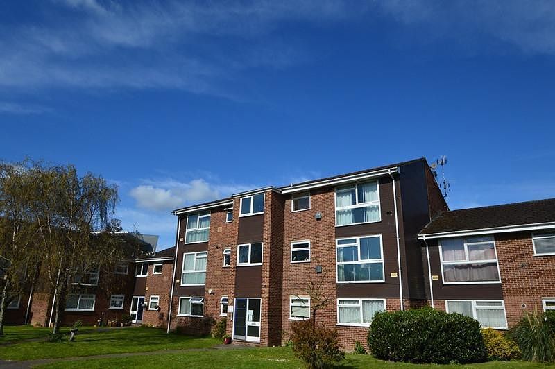 2 bed flat to rent in Welland Close, Langley, Berkshire SL3 Zoopla