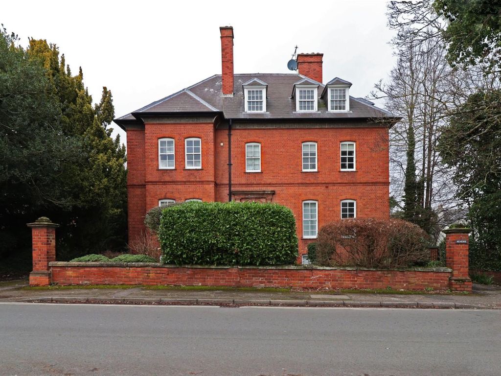 1 bed flat for sale in Overton Park Road, Cheltenham GL50, £190,000