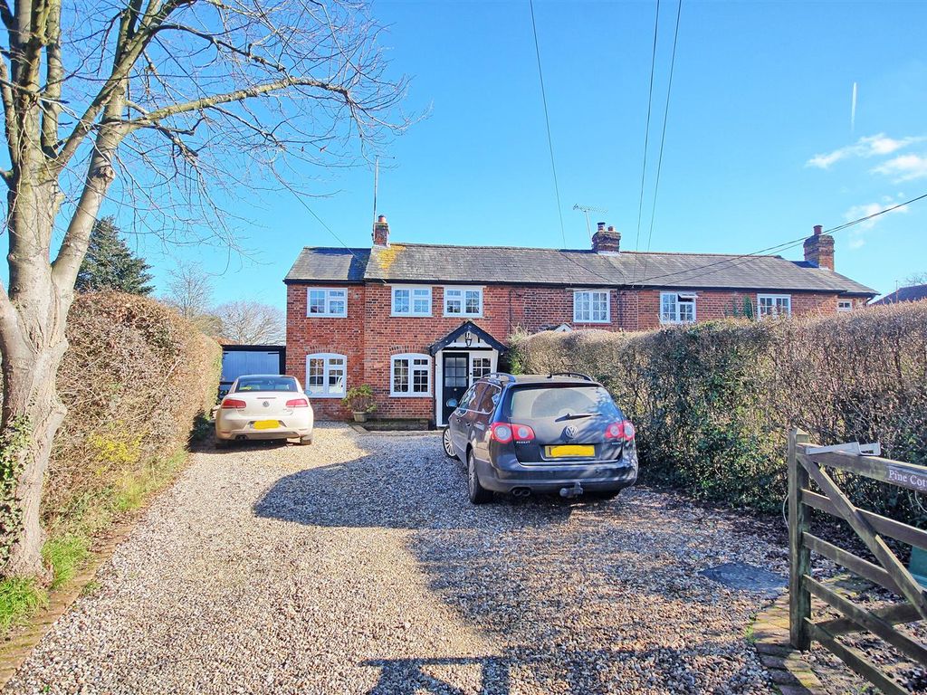 3 bed end terrace house for sale in Ducketts Lane, Much Hadham SG10