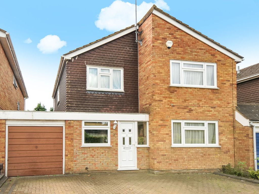 4 bed detached house to rent in Harwell Close, Ruislip HA4, £2,700 pcm Zoopla