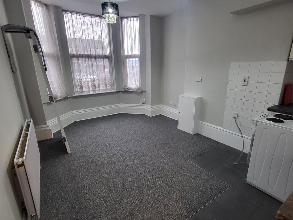 1 bed flat to rent in Flat 1, 238 Balby Road, Balby, Doncaster DN4, £