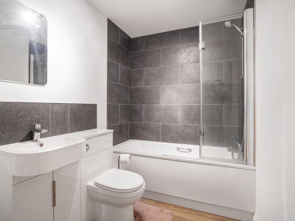 2 bed flat for sale in Aire Quay, Hunslet, Leeds LS10, £190,000 Zoopla