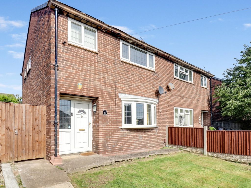 3 bed semidetached house for sale in Hawthorne Mount, Normanton, West