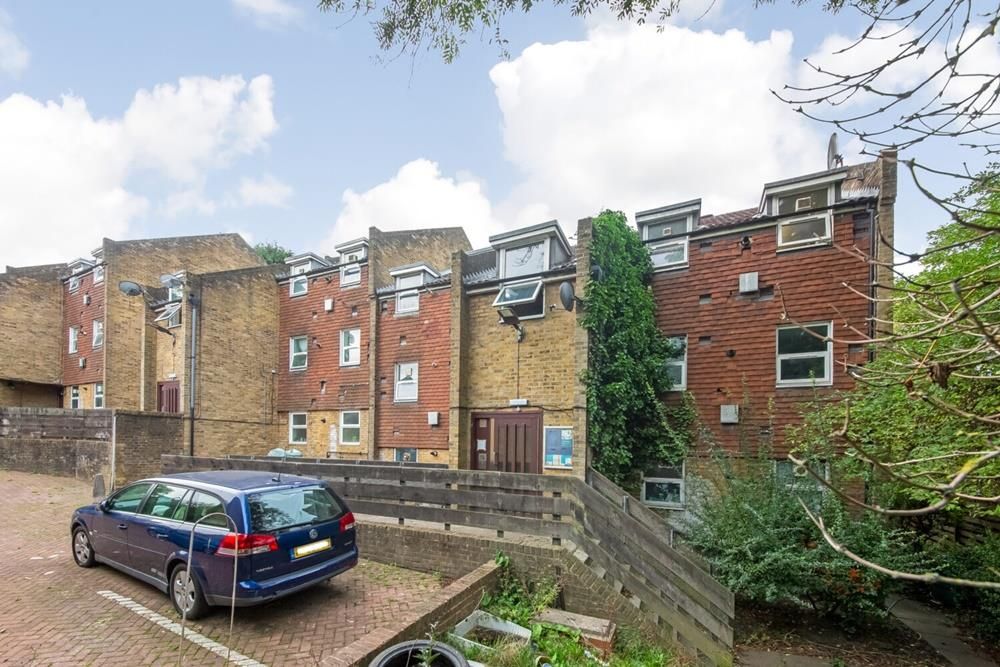 1 bed flat for sale in Brabourne Close, Crystal Palace, London SE19, £