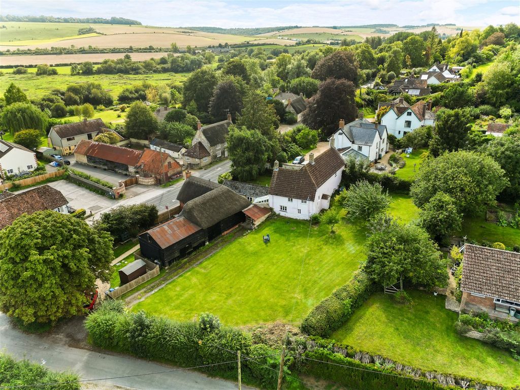 3 bed country house for sale in Warminster Road, Stapleford, Salisbury