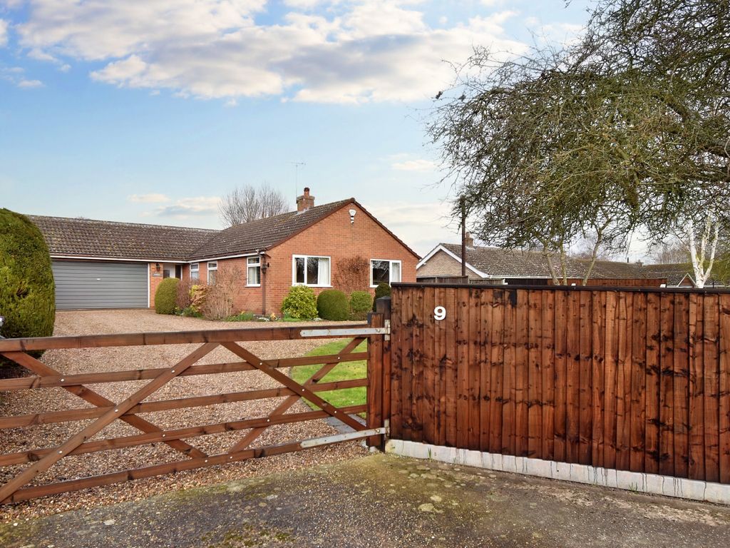 3 bed detached bungalow for sale in Church Lane, Manby, Louth LN11, £