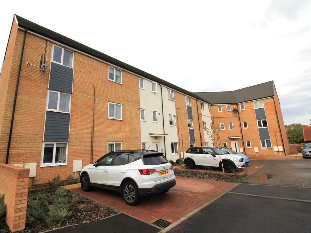 2 bed flat to rent in Tipperary Avenue, Wymondham NR18, £975 pcm Zoopla