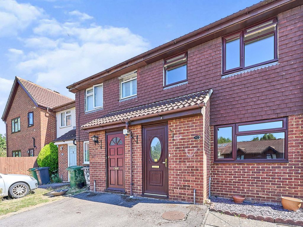 2 bed end terrace house for sale in Teazlewood Park, Leatherhead KT22 Zoopla