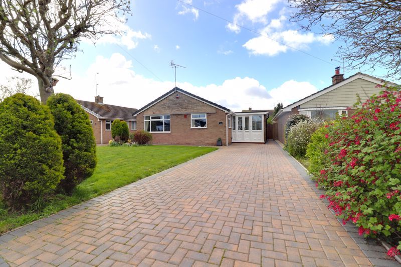 3 bed bungalow for sale in Lilac Close, Great Bridgeford, Stafford ST18