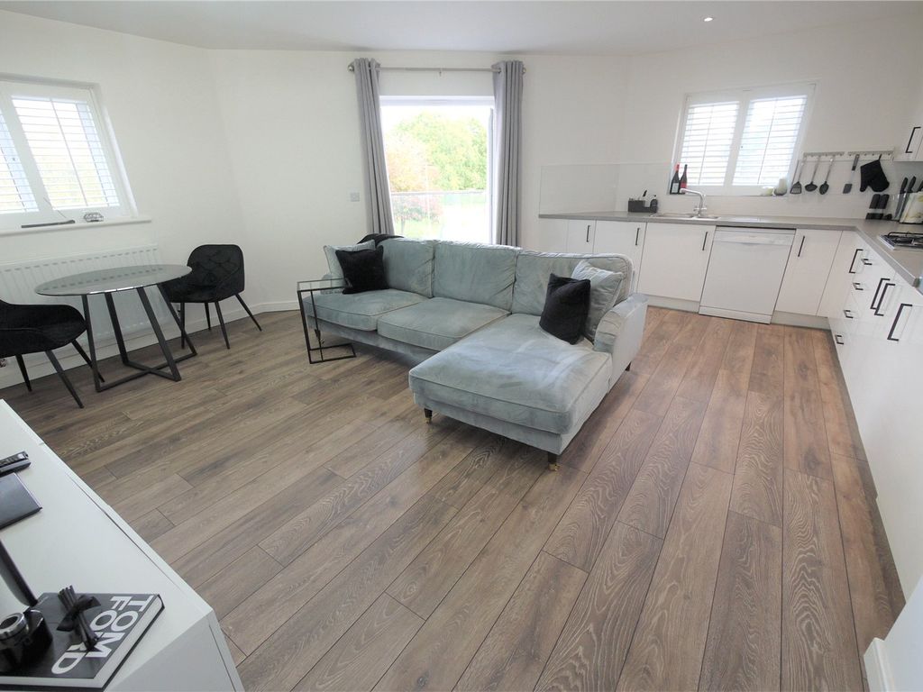 2 bed flat for sale in Florence Close, Great Warley, Brentwood, Essex