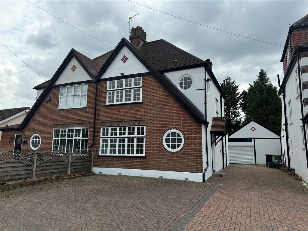 3 bed semidetached house to rent in Petts Wood Road, Petts Wood