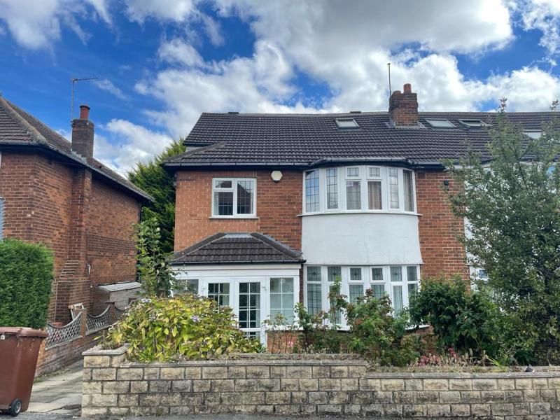 4 bed semidetached house to rent in Bentcliffe Gardens, Leeds LS17