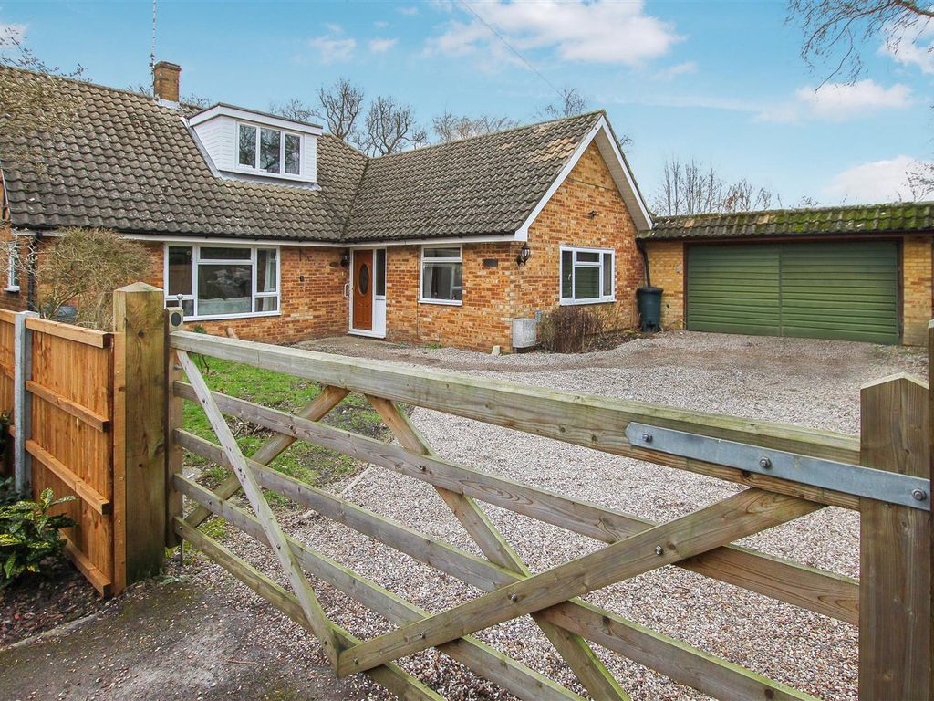5 bed detached bungalow for sale in Dealtree Close, Hook End, Brentwood