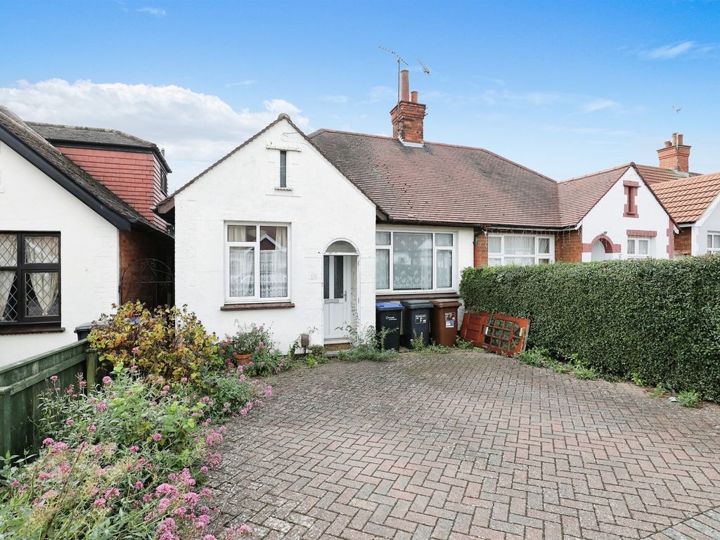 2 bed semidetached bungalow for sale in Stanton Avenue, Northampton