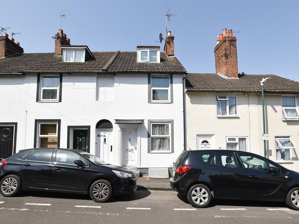 2 bed terraced house to rent in Orchard Street, Maidstone ME15, £1,300