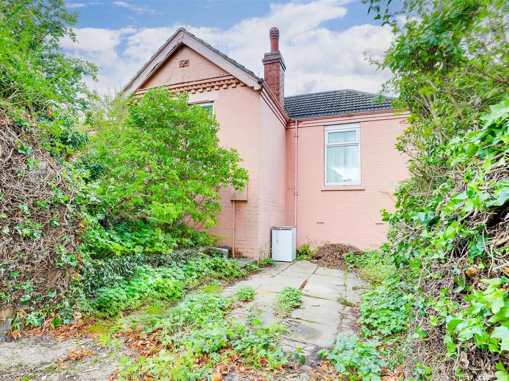 2 bed detached bungalow for sale in Kenrick Road, Mapperley, Nottinghamshire NG3, £175,000 Zoopla