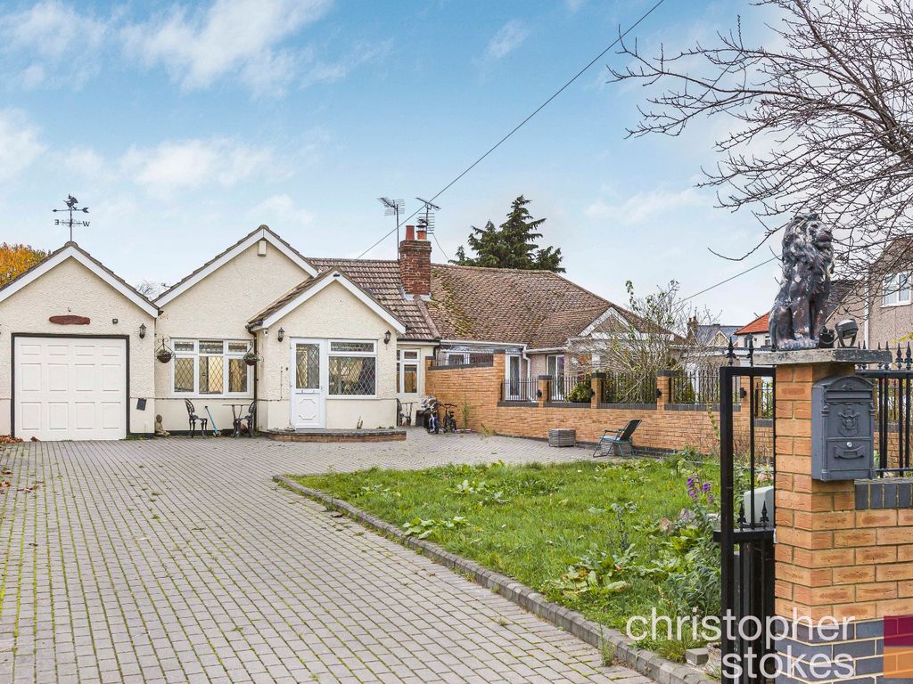 3 bed semidetached bungalow for sale in Stortford Road, Hoddesdon