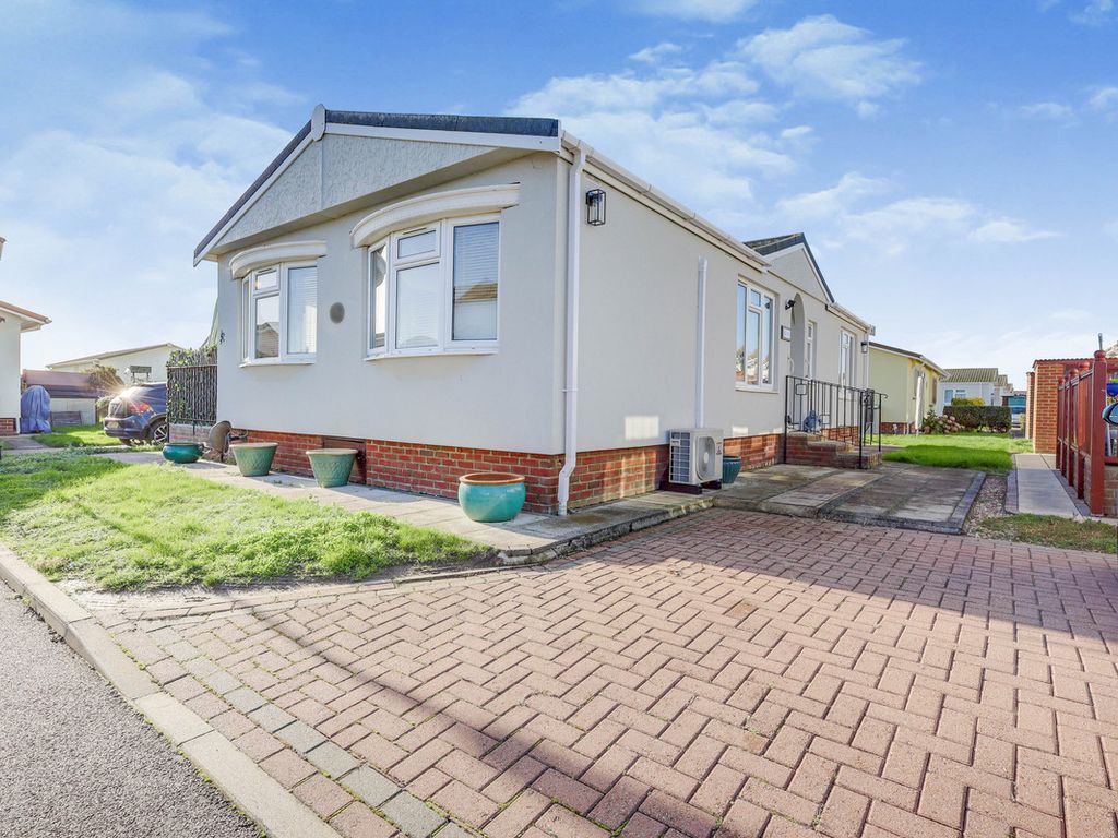 2 bed mobile/park home for sale in Creek Road, Canvey Island SS8 Zoopla