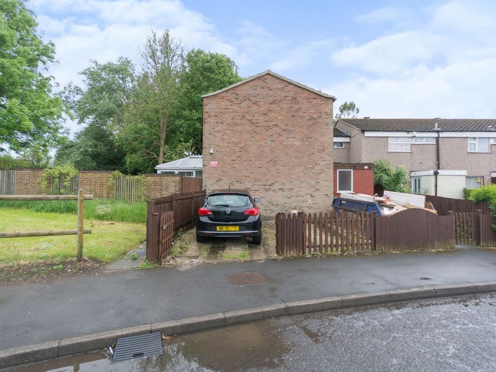 3 bed end terrace house for sale in Lye Avenue, Quinton, Birmingham B32