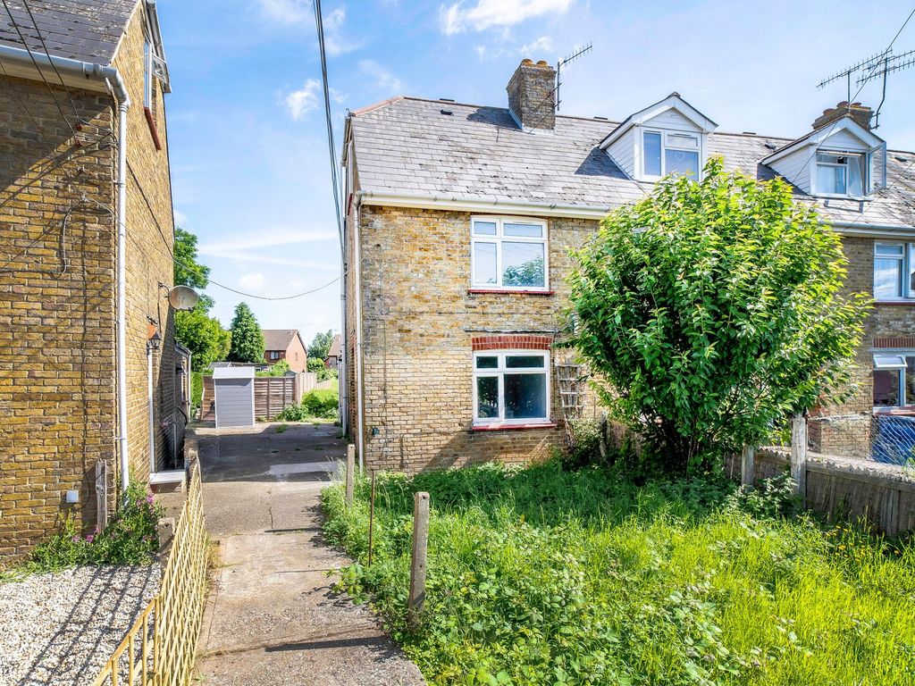 3 bed terraced house for sale in Lower Road, Faversham ME13, £270,000