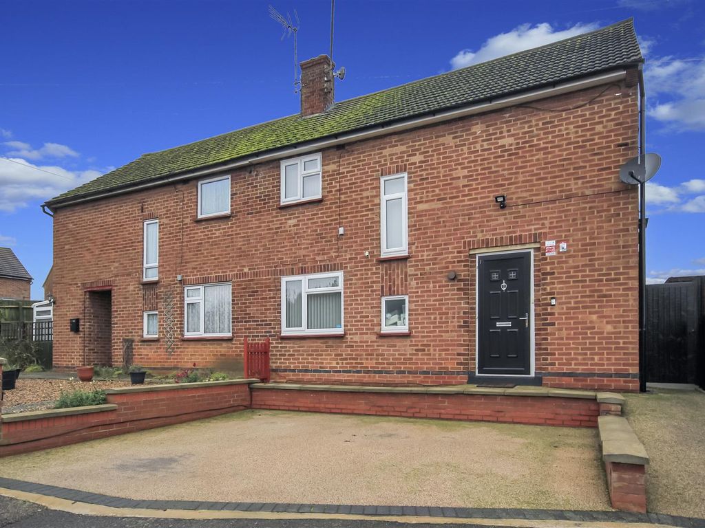 3 bed semidetached house for sale in Windsor Road, Wellingborough NN8