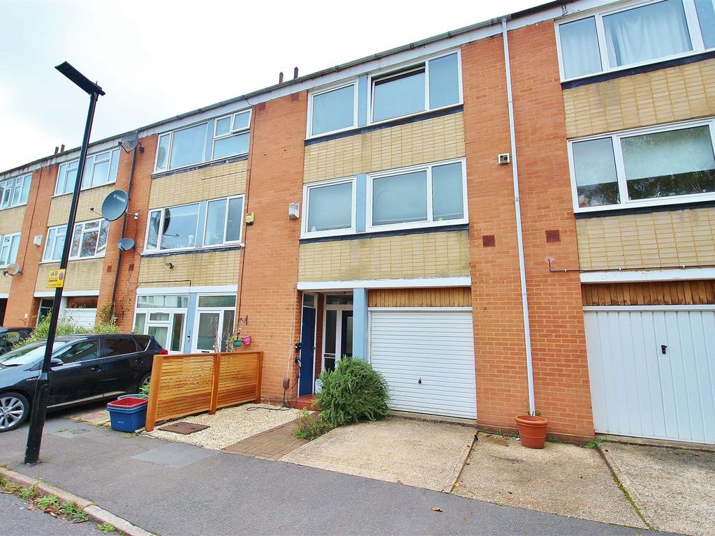 4 bed property for sale in Overton Close, Isleworth TW7, £675,000 Zoopla