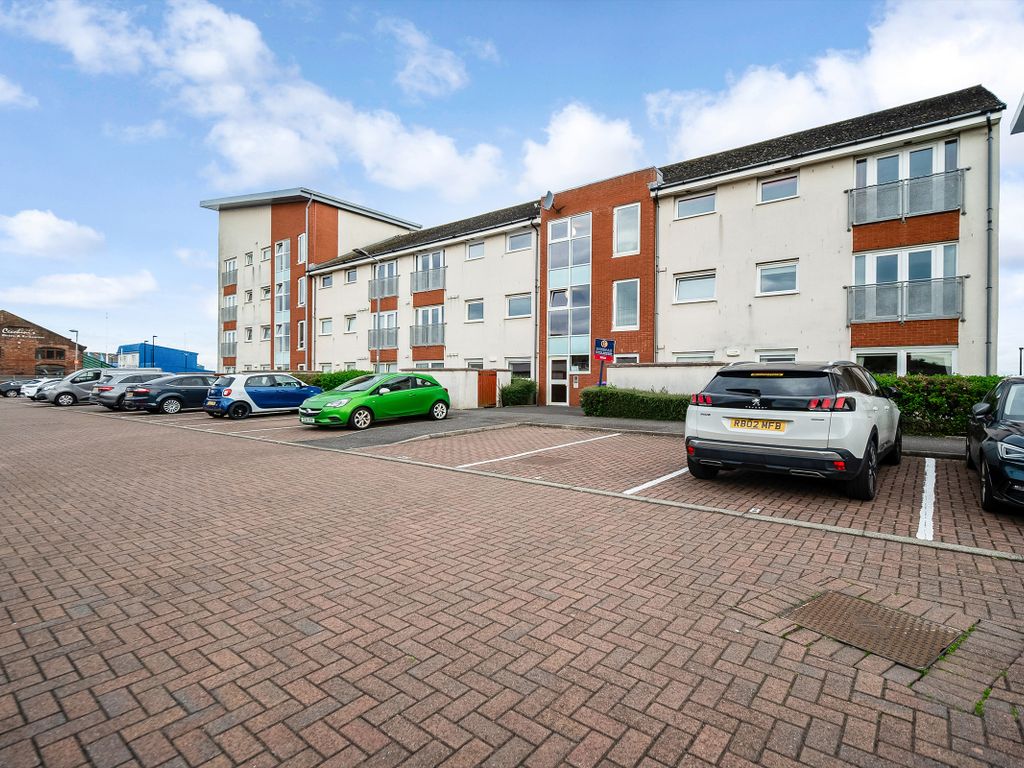 2 bed flat for sale in Dockers Gardens, Ardrossan KA22, £105,000 Zoopla