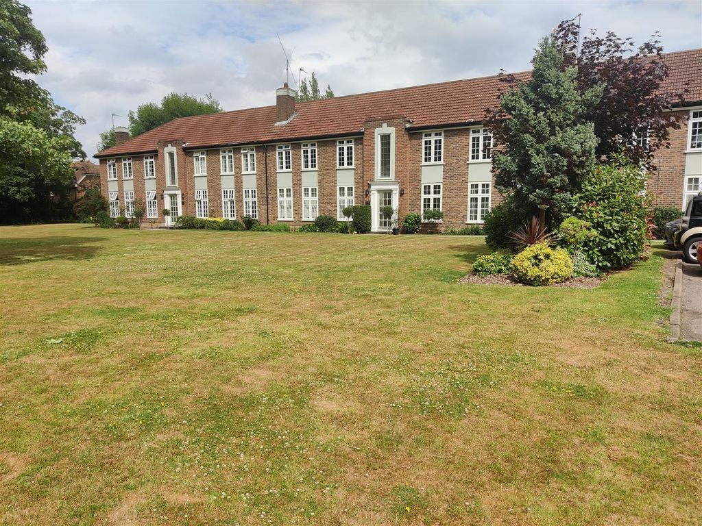 2 bed flat for sale in Portsmouth Road, Thames Ditton KT7 Zoopla