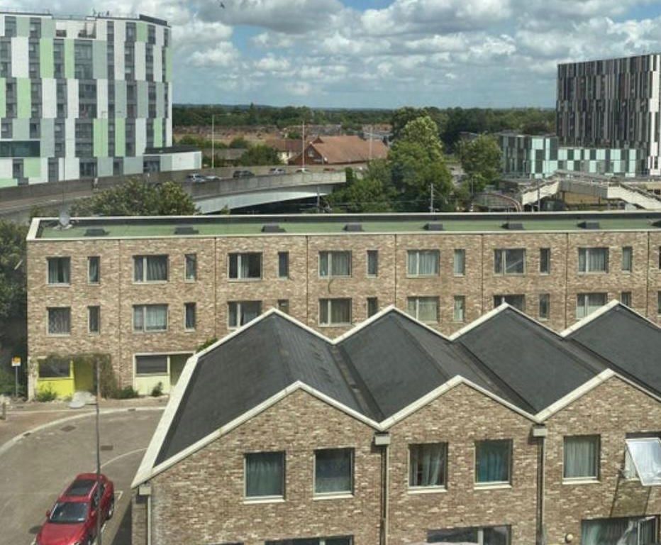 Room to rent in Linton Road, Barking IG11, £800 pcm Zoopla