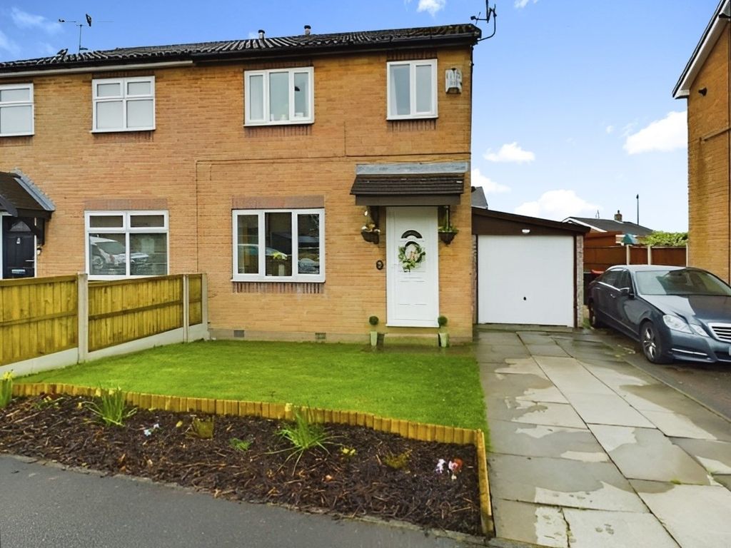 3 bed semidetached house for sale in Sandall View, Dinnington
