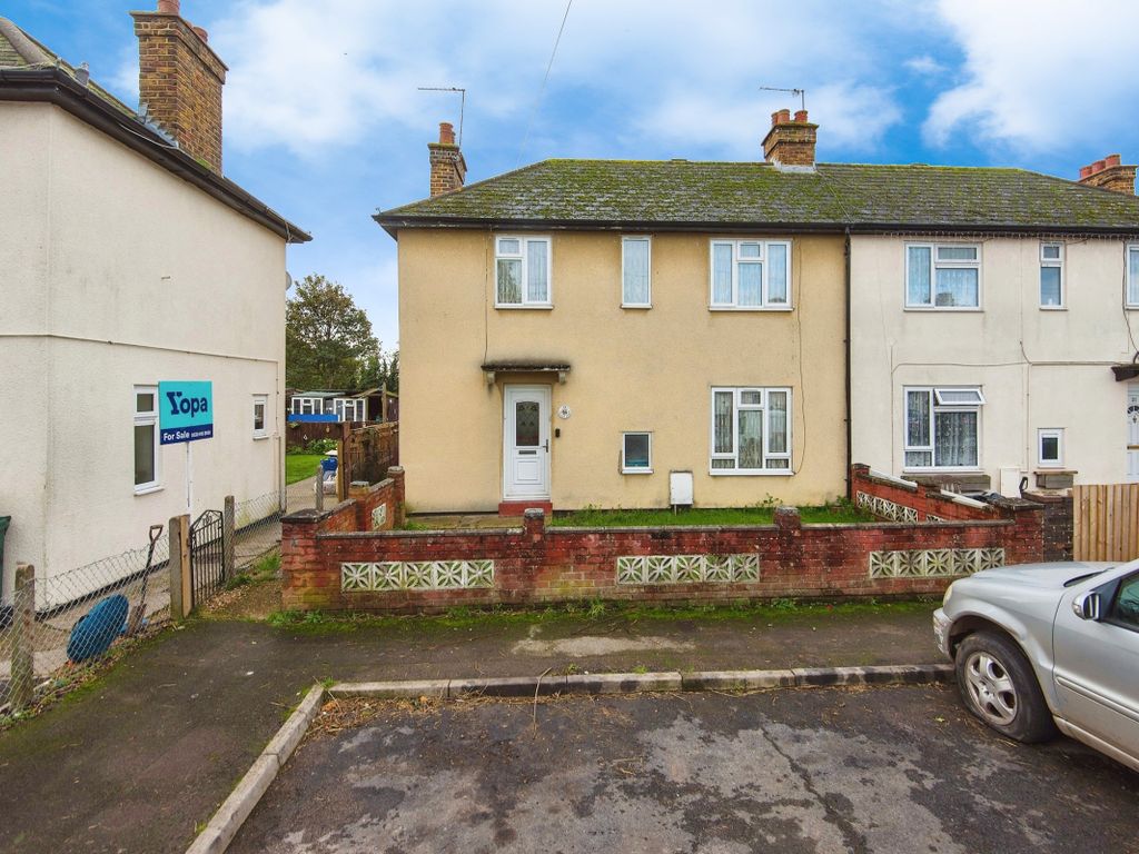 3 bed semidetached house for sale in Beards Road, Ashford TW15, £