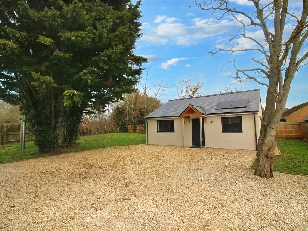 2 bed detached bungalow for sale in Mill Lane, Clanfield, Oxfordshire