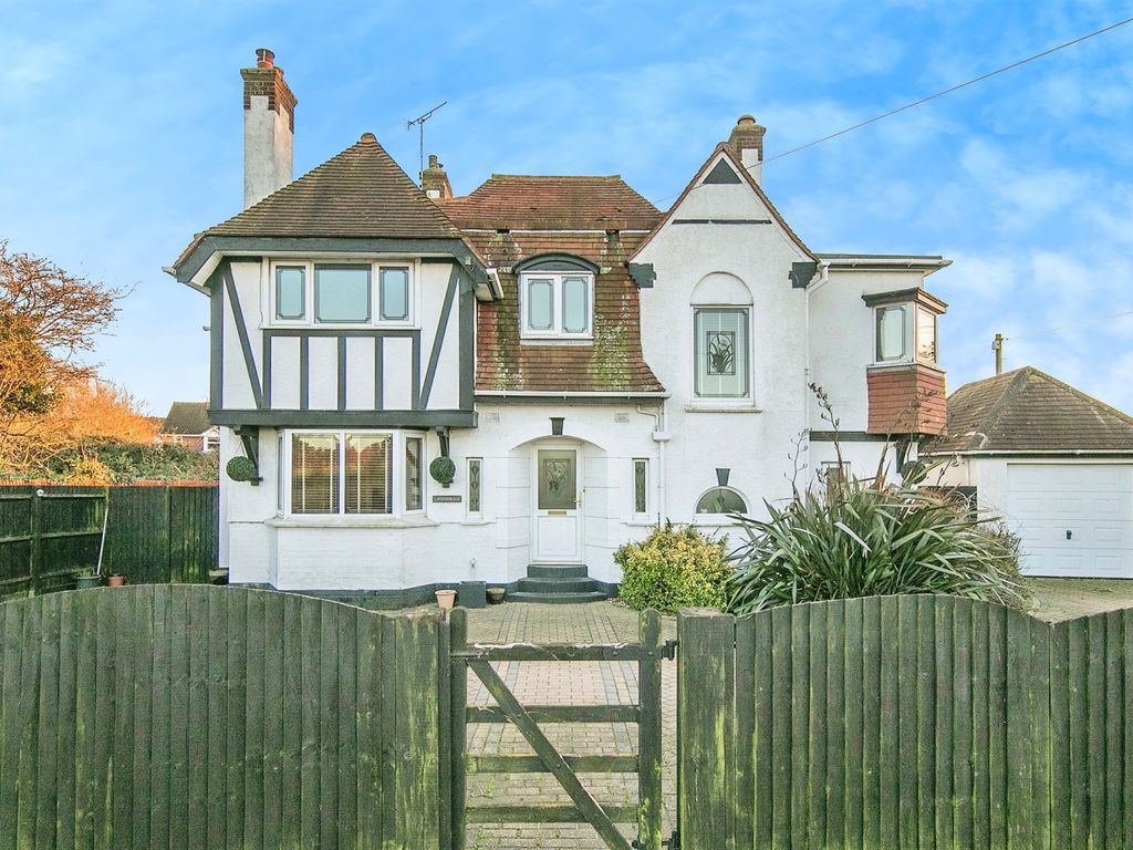 5 bed detached house for sale in West Road, ClactonOnSea CO15, £