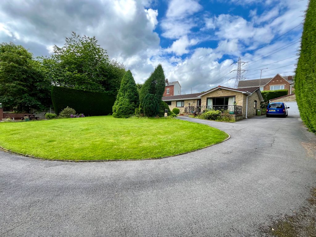 3 bed bungalow to rent in Aberford Road, Stanley, Wakefield, West