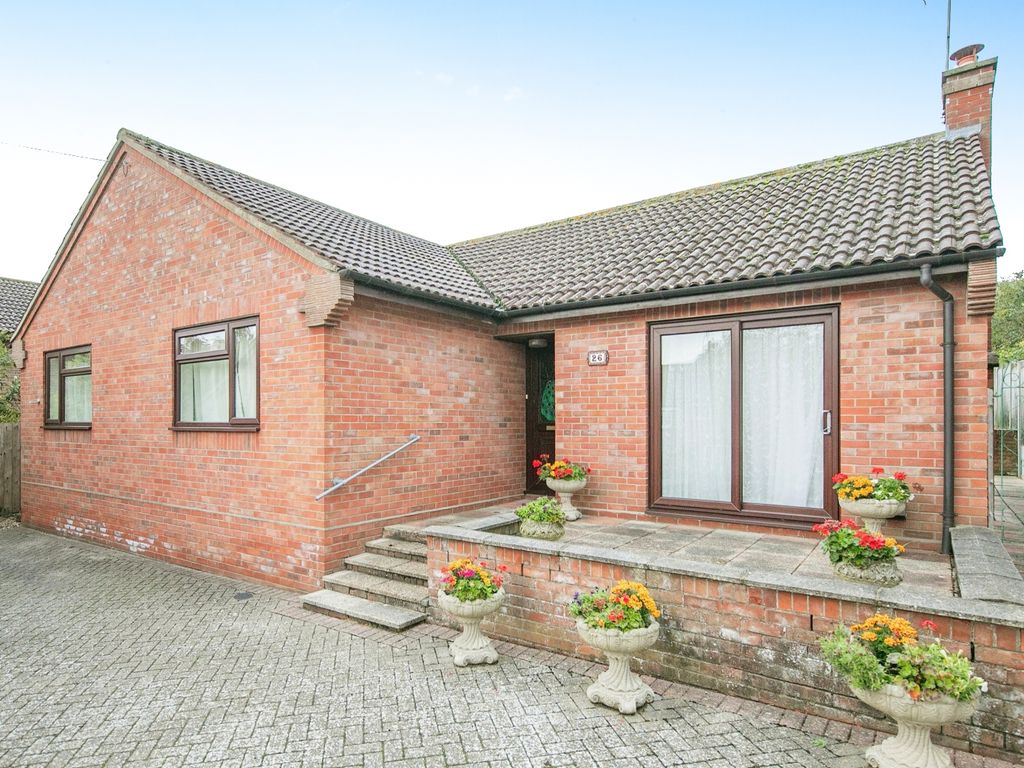 3 bed bungalow for sale in Springfield Road, Sudbury, Suffolk CO10, £