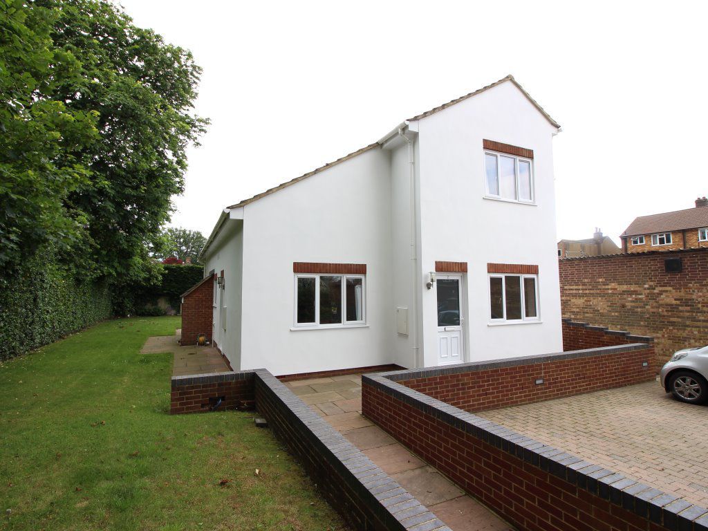 1 bed to rent in Belle Vue Lane, Bushey Heath, Bushey WD23