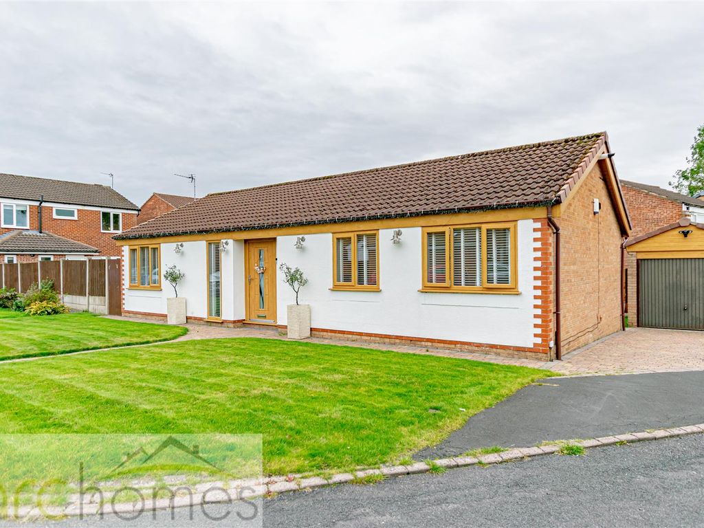 3 bed detached bungalow for sale in Leafield, Tyldesley, Manchester M29