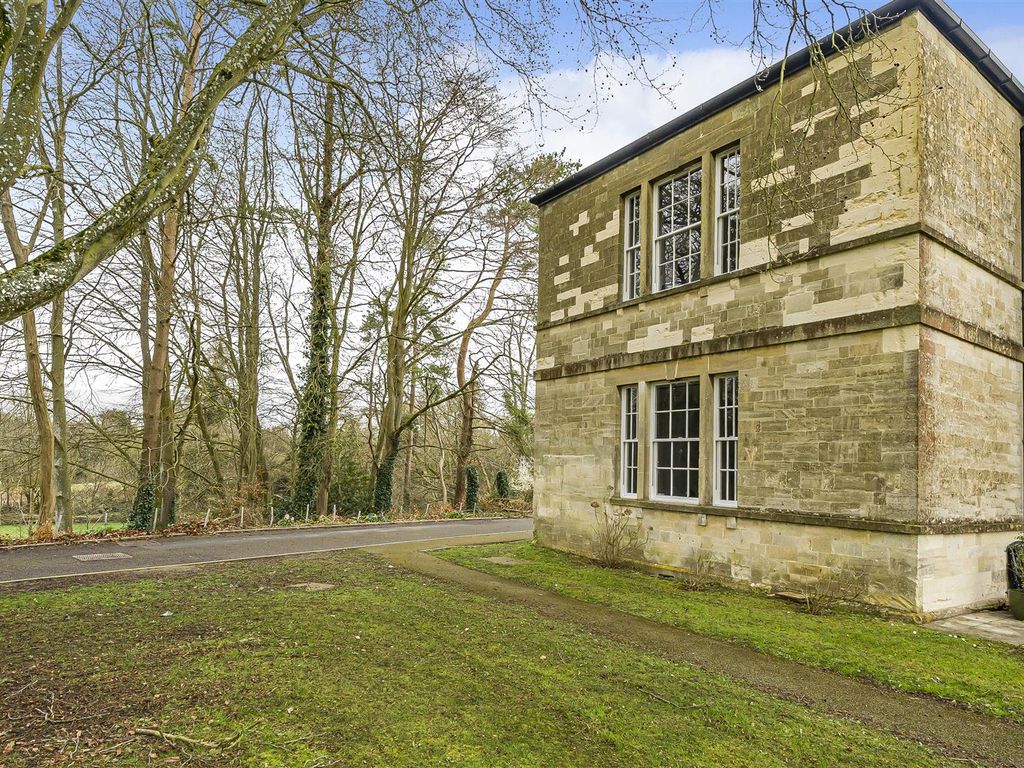 2 bed terraced house for sale in Thomas Wyatt Road, Devizes SN10 Zoopla