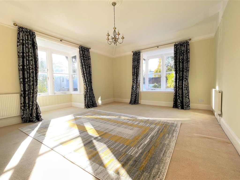 2 bed flat to rent in Montpellier Parade, Cheltenham GL50 Zoopla