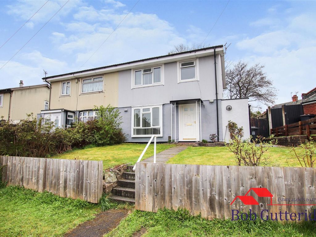 3 bed semidetached house for sale in Denry Crescent, Bradwell