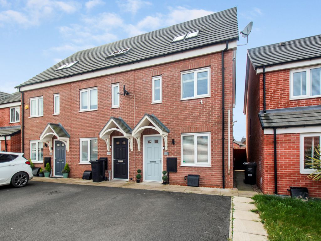 3 bed end terrace house for sale in Wagtail Road, Shepshed